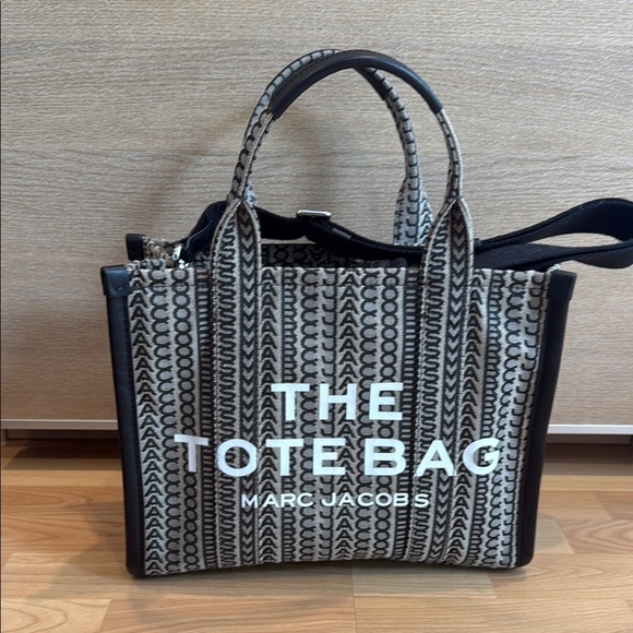 Marc Jacobs The Tote Bag – Monogram Jacquard – Black & Beige - Picture 1 of 4